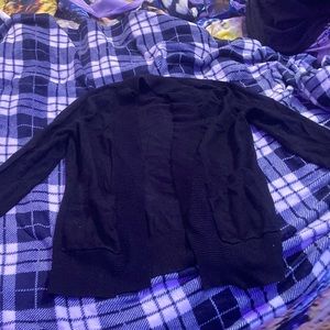 Small black cardigan with pockets